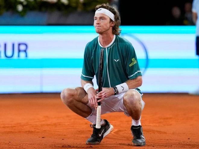 树立了一个 树立了一个